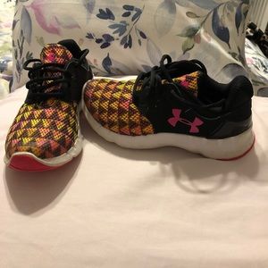 Girls Under Armour Size 11
